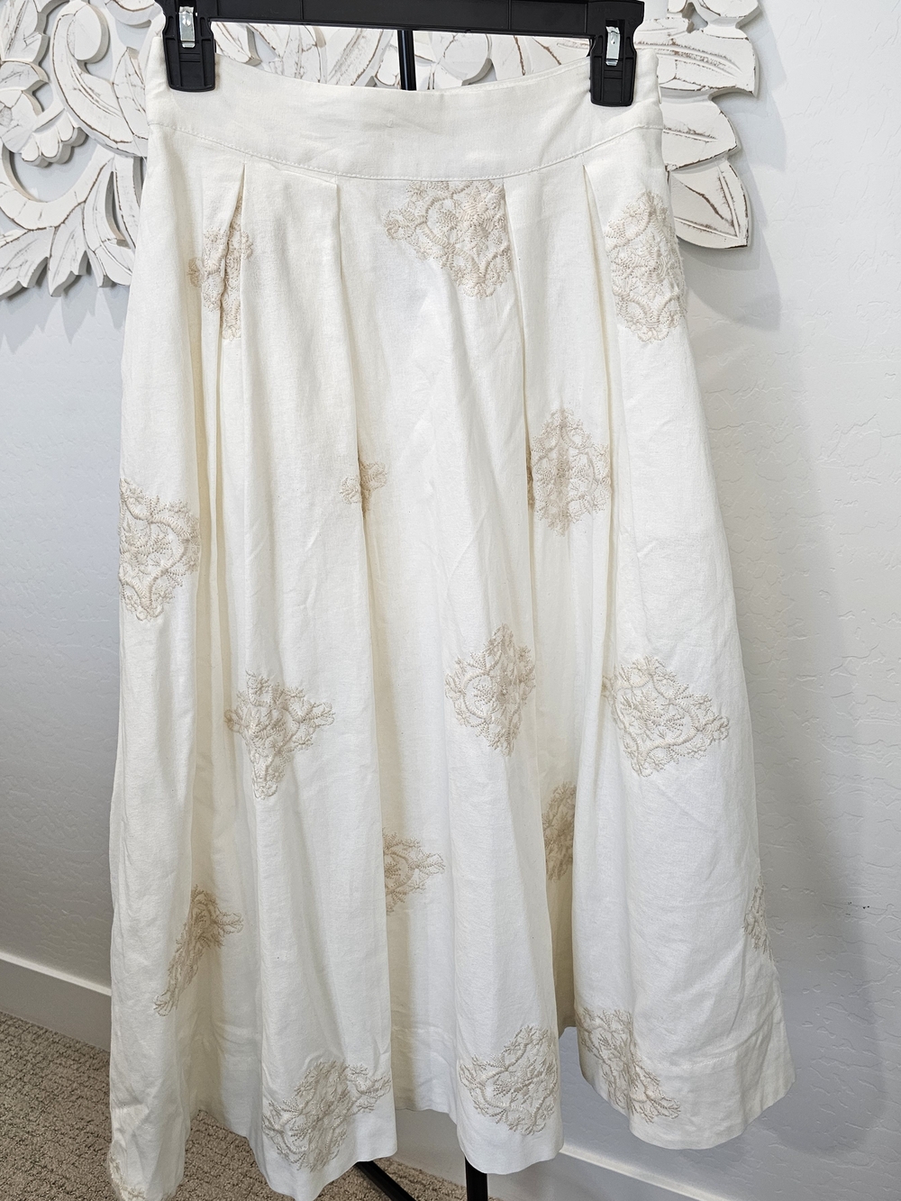 Cream Lined Midi Skirt w/Beige Embroidered Medallions Vintage Womens Sz XS NWT - Picture 2 of 11